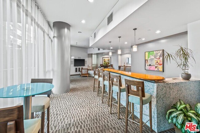 Building Photo - 13650 Marina Pointe Dr