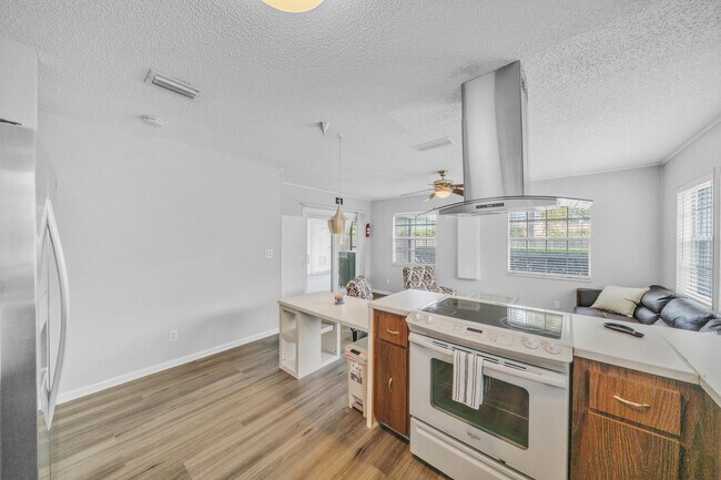 Building Photo - 1350 Riverside Cir