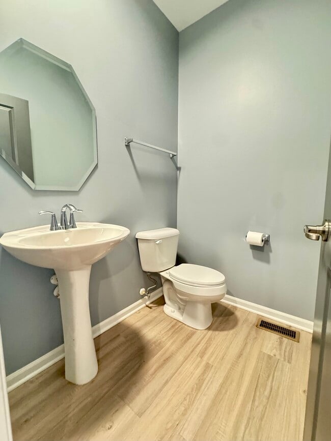 Building Photo - 15030 W Cyrus Dr