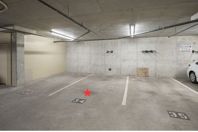 Building Photo - 1550 Eastlake Ave E