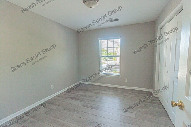 Building Photo - 4850 Meadowsweet Dr