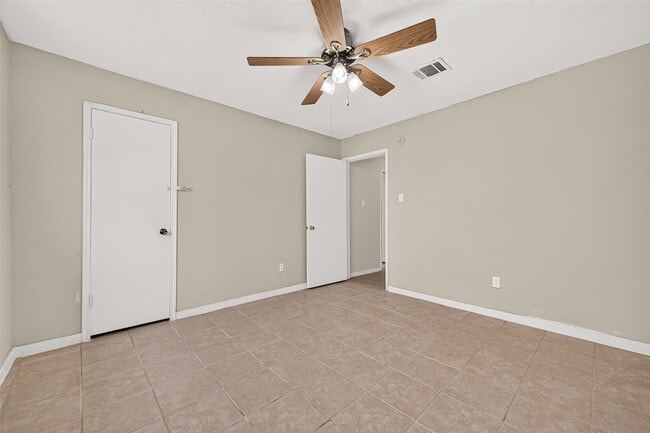 Building Photo - 2523 Creekway Cir