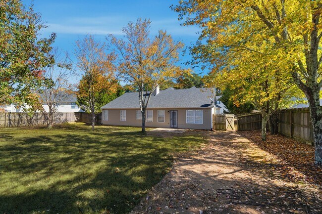 Building Photo - Ranch home with 4 bedrooms and a bonus room.