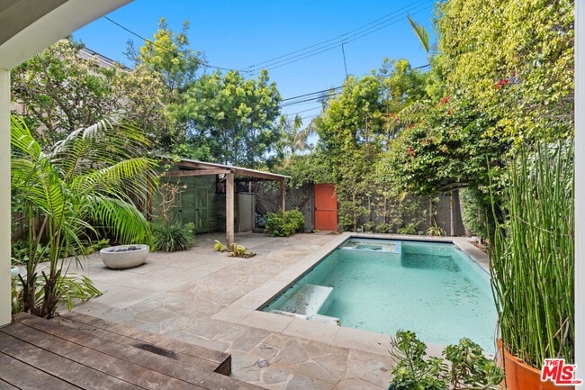 Building Photo - 813 Crestmoore Pl