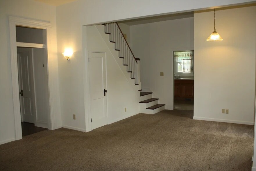 Building Photo - 515 S Woodlawn Ave