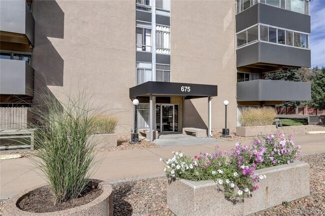 Building Photo - 675 S University Blvd