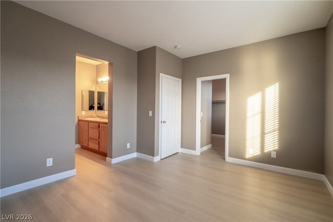 Building Photo - 1228 Sun Village Ave