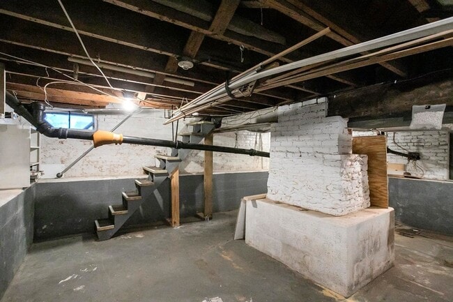 Building Photo - 909 Clarke St