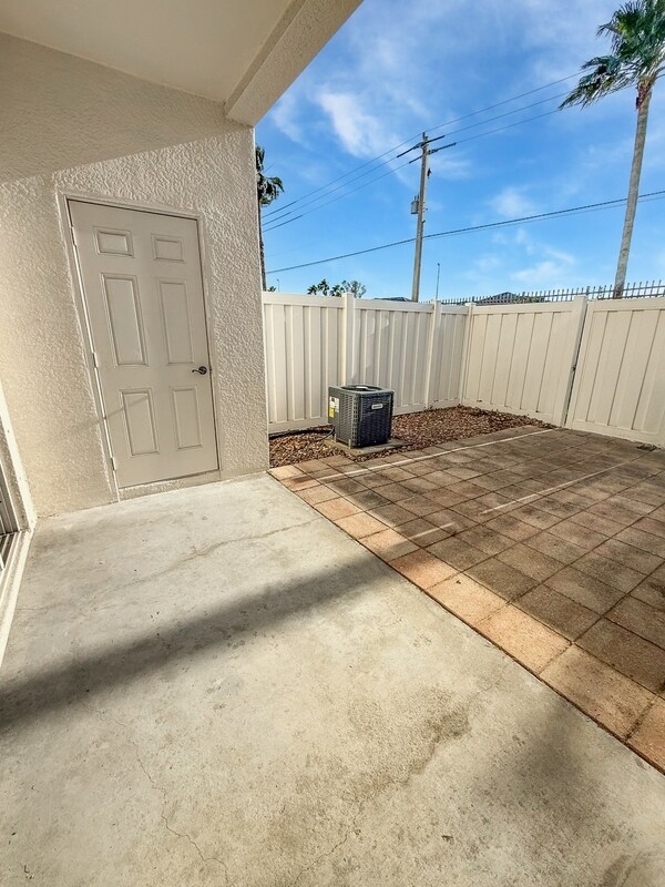 Building Photo - 3612 Pine Oak Cir