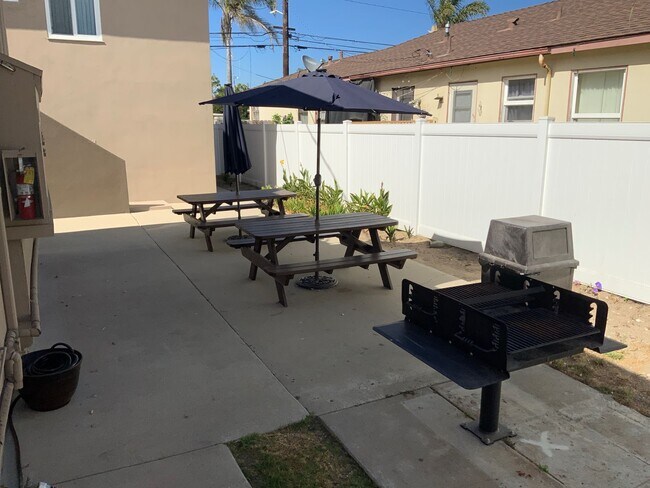 Building Photo - Gorgeous 1 Bedroom