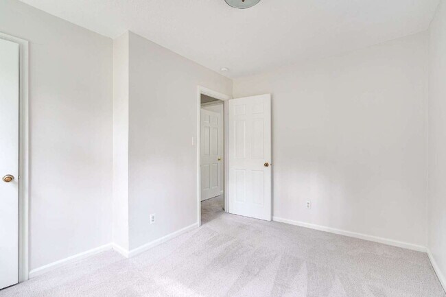 Building Photo - Chapel Hill Retreat: Spacious 4-Bedroom with Fenced-in Backyard