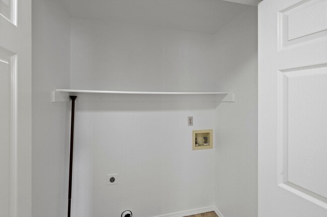 Building Photo - BRIGHT & UPDATED RANCH-STYLE HOME in D-20