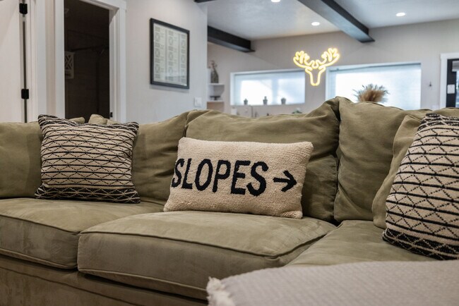 Building Photo - 255 Matterhorn Dr