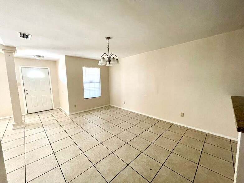 Building Photo - 231 Malaga Dr