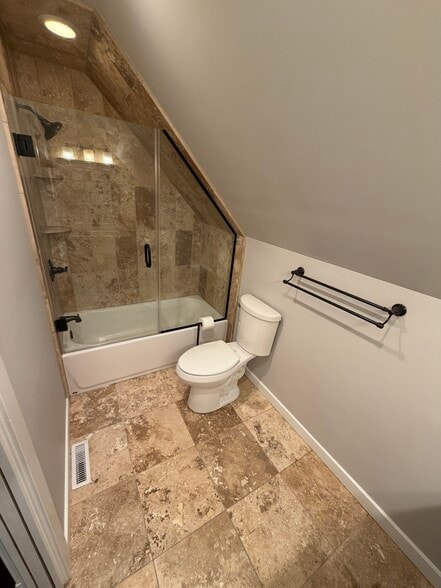 Hall Bath - 704 Briarwood Ter