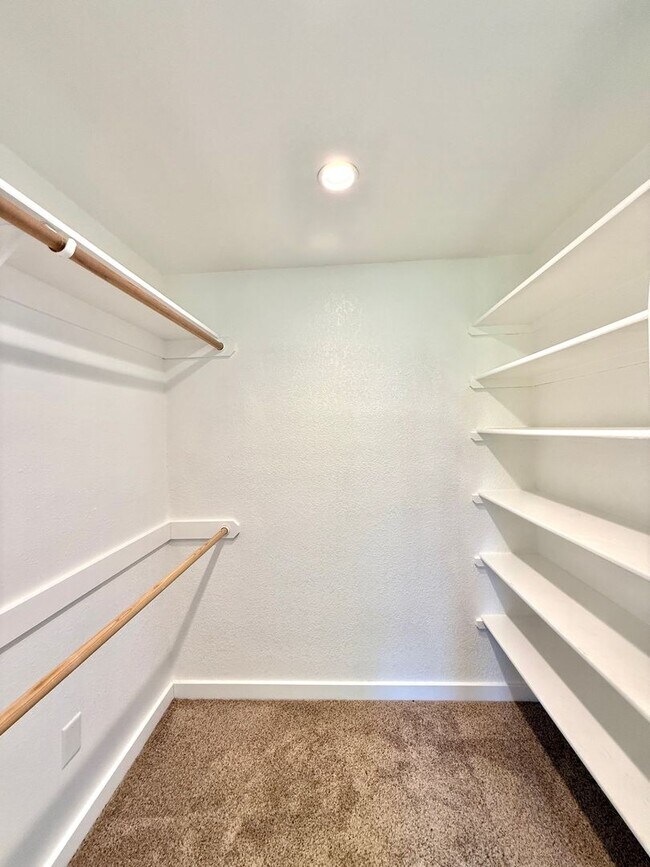 Building Photo - 901 Manzanita Dr