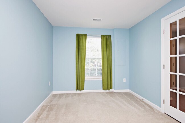 Building Photo - Pet-Friendly Townhome Minutes From NGIC, C...