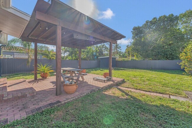 Building Photo - 818 Kaye St