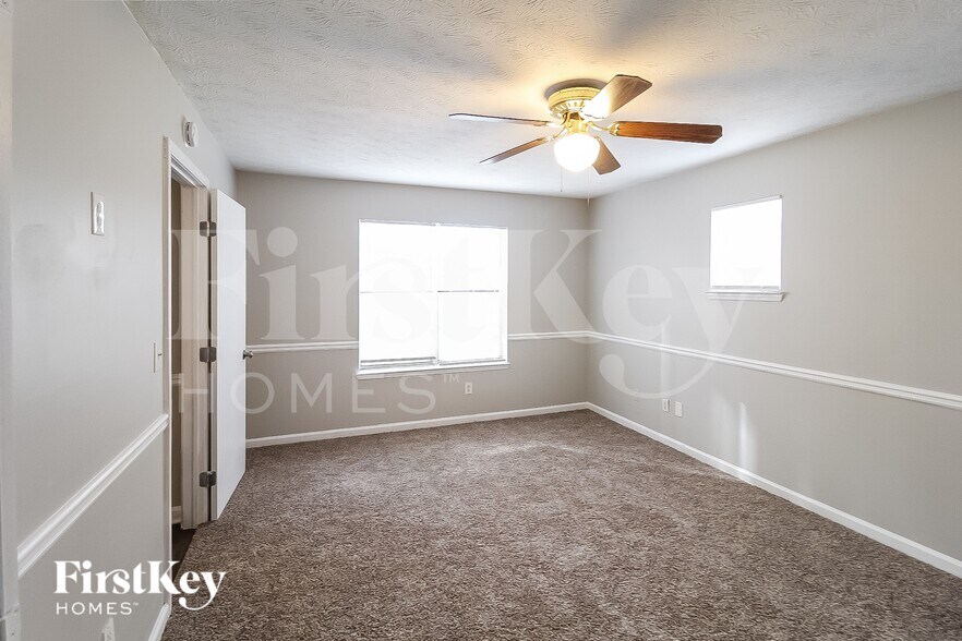 Building Photo - 8920 Woodlake Ct