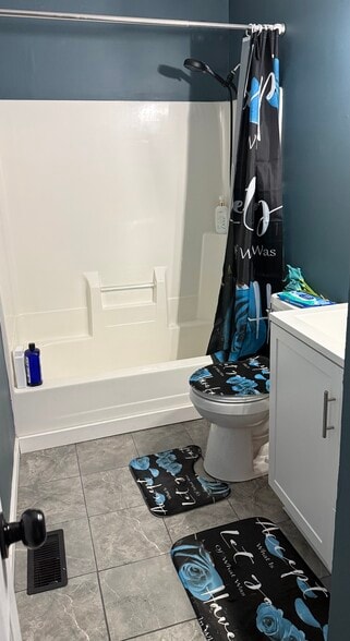 Building Photo - 320 S Roena St