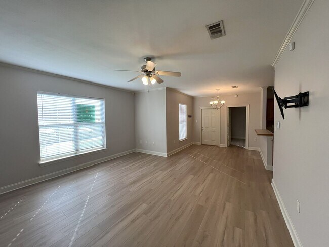 Building Photo - mjj7300