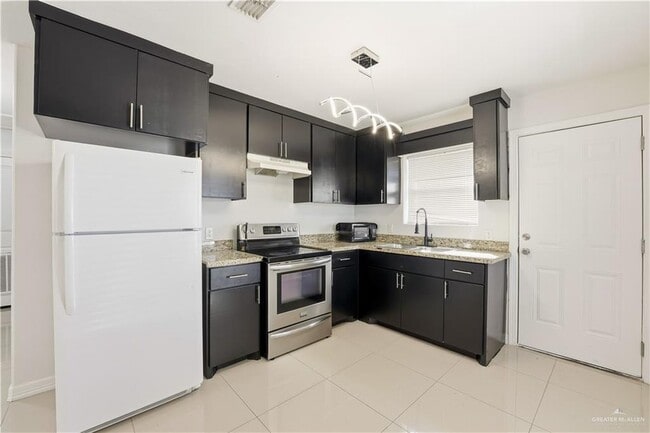 Building Photo - 14 Lotto Ln