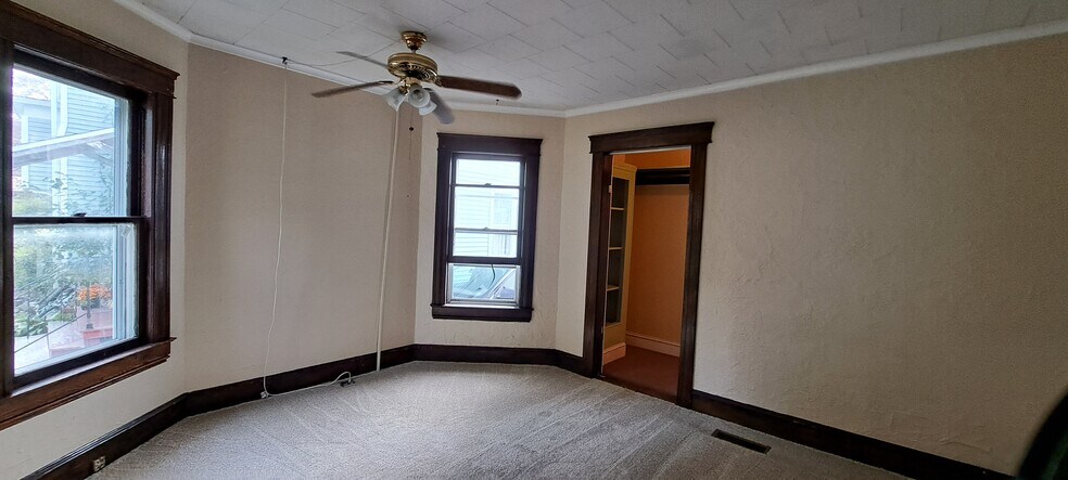 Building Photo - 102 Stedman St