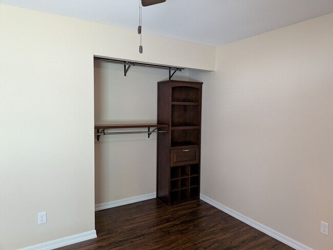 Building Photo - 3 bedroom 3 bathroom house with lots of extras