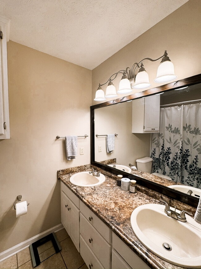 Building Photo - 30 Sweet Gum Ln