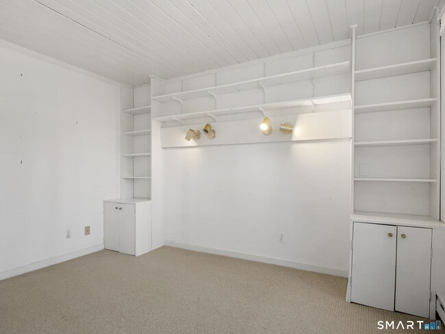 Building Photo - 484 Cognewaugh Rd