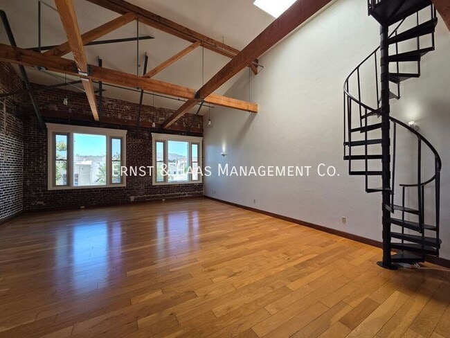 Building Photo - 800 S Pacific Ave