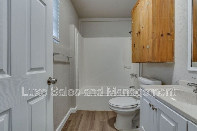 Building Photo - 1005 SW 63rd St