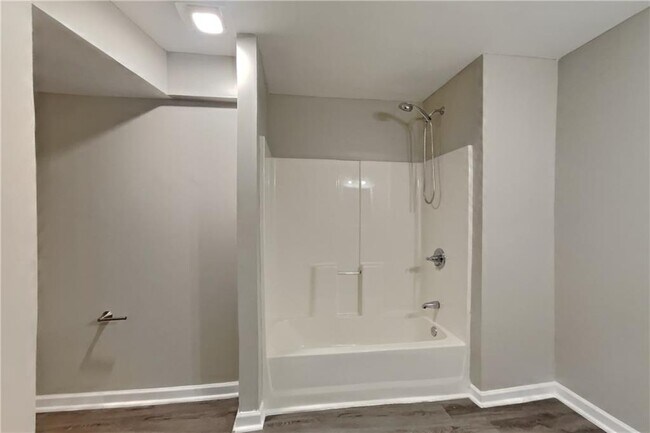 Building Photo - 5493 Riverchase Dr