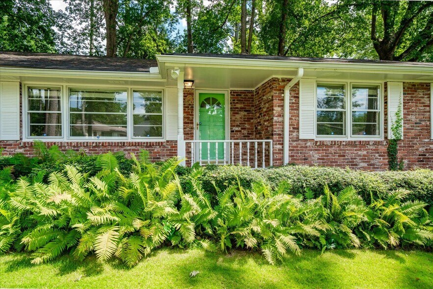 Building Photo - 2038 S Akin Dr