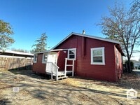 Building Photo - Charming Cottage, Close to Downtown/Plaza!