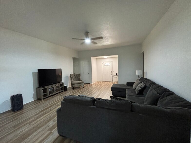 Building Photo - 431 Spicewood Trl