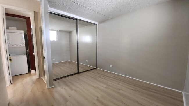 Building Photo - 469 Ena Rd