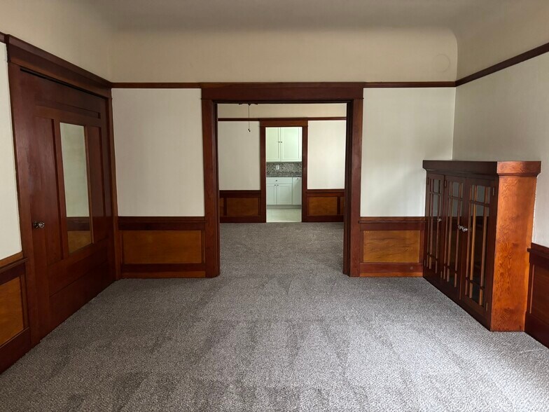 Building Photo - 33 E Alder St