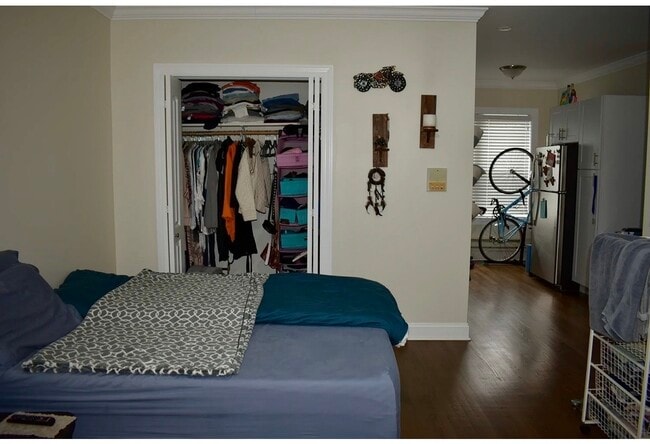 Building Photo - 3817 N Greenview Ave