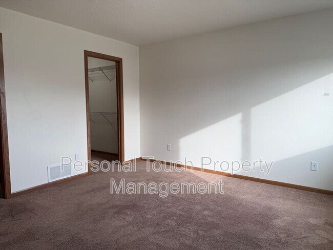 Building Photo - 2580 5th St W