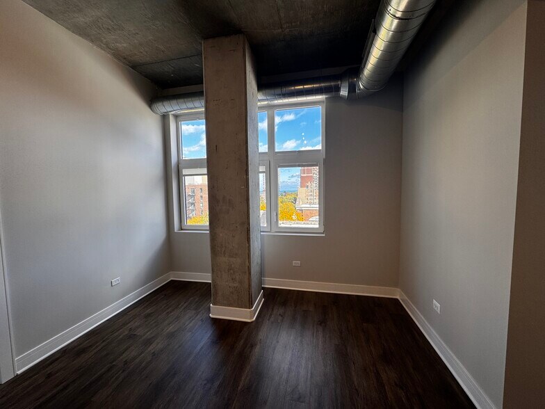 Building Photo - 3845 N Broadway St