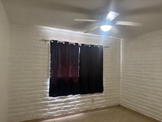Building Photo - Casas Del Oeste