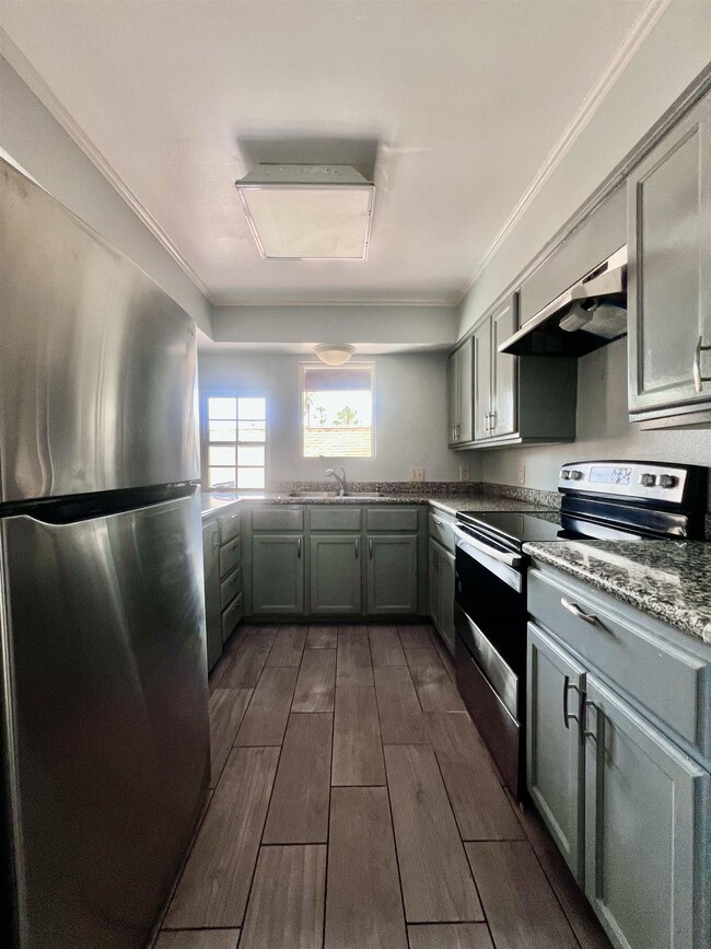 Building Photo - 207 Martingale