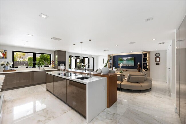 Building Photo - 9465 NW 52nd Doral Ln