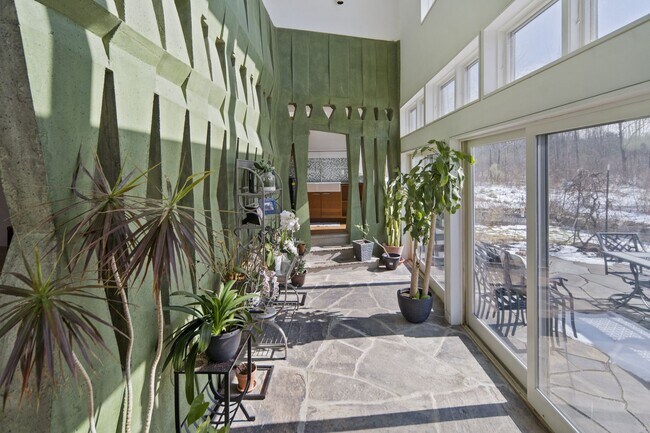 Building Photo - 135 Muzzy Rd