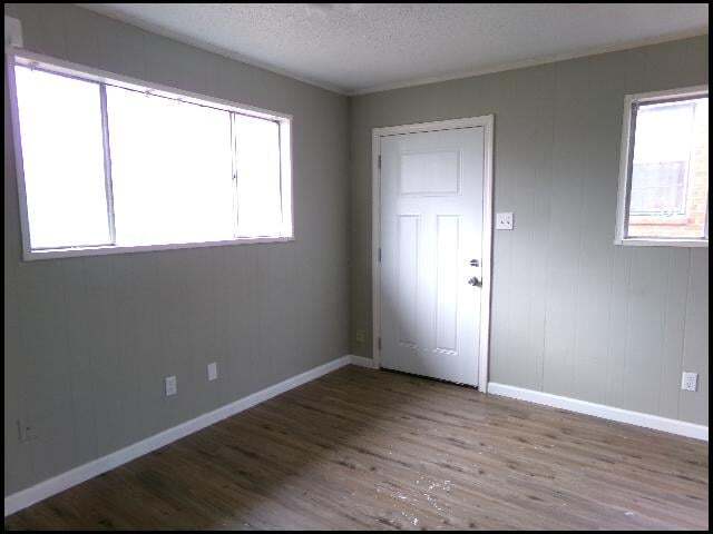 Building Photo - 305 Smart St