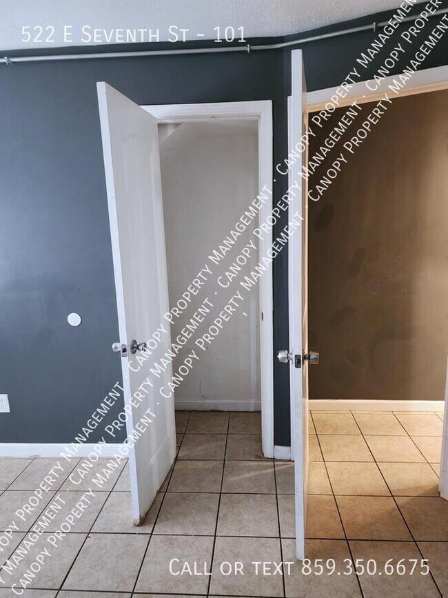 Building Photo - 522 E 7th St