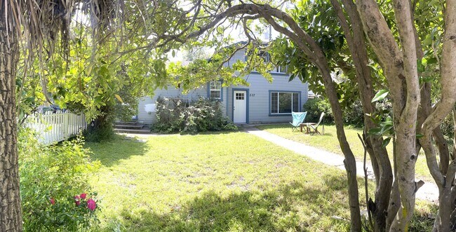 Building Photo - Fully Furnished- 2 bedroom/ 2 bathroom in Seacliff neighborhood walking distance to the beach