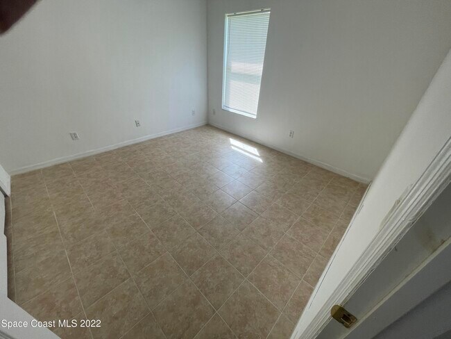Building Photo - 1598 Degroodt Rd SW