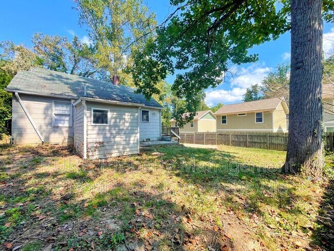 Building Photo - 127 Aurora Dr